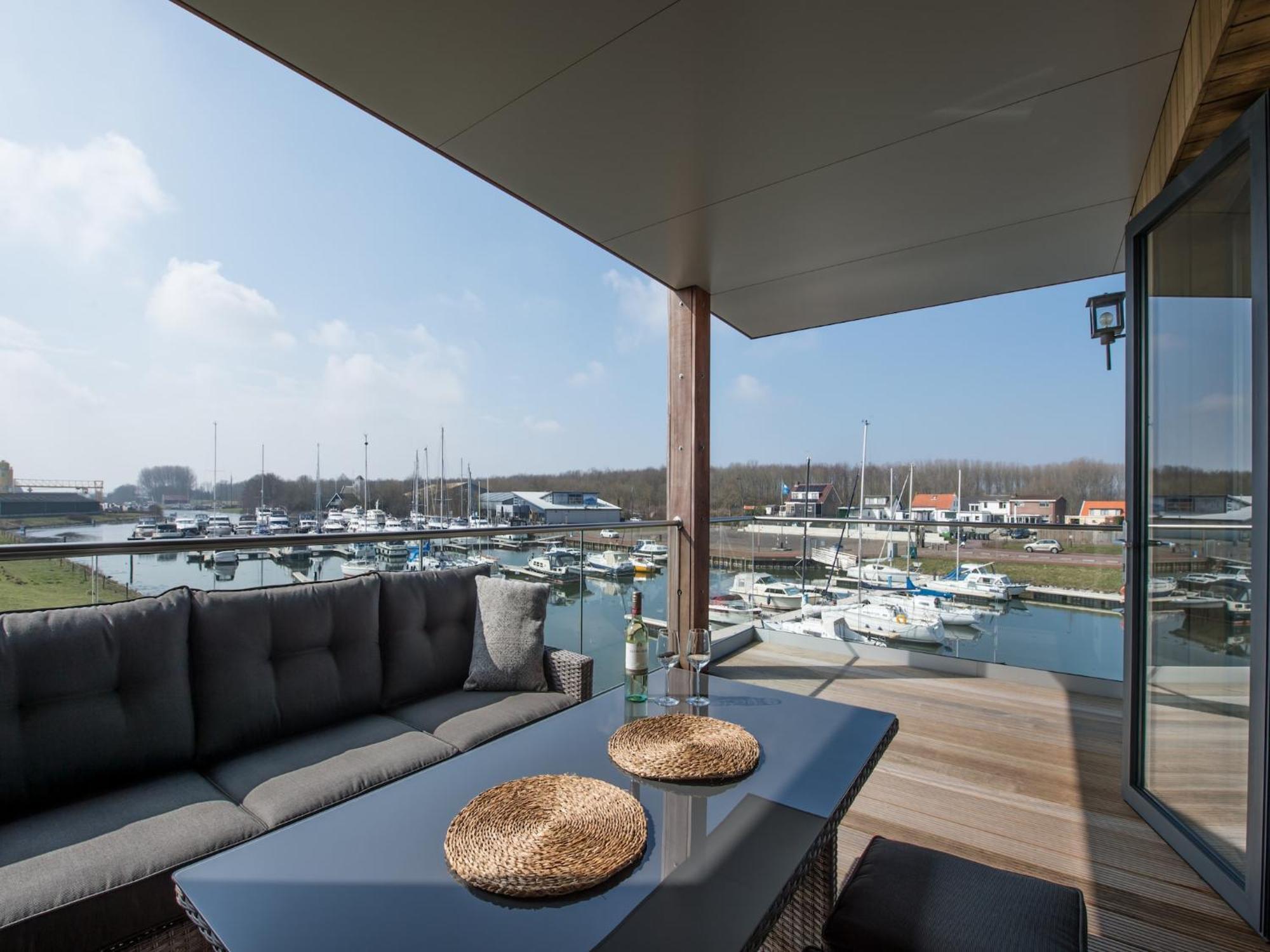 Waterlodge Blue Lagoon On A Jetty For 4 People Kamperland Exterior photo